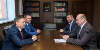 Евгений Солнцев посетил медно-серный комбинат и больницу в Медногорске - Газета Илецкая Защита